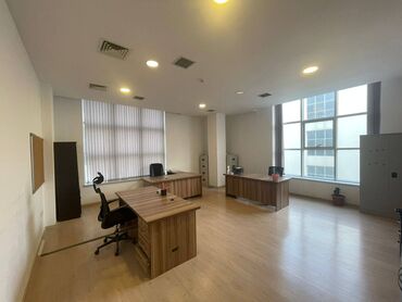 Ofislər: Nərimanov rayonunda, Ziya Bünyadov prospektində, 45 kv/m-lik obyekt — 1