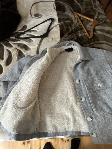 Kurtkalar: Qışlıq üst geyimlər dəsti Zara palto 50 azn Boz balonka 30 azn Xaki — 1