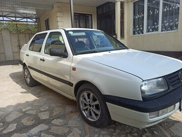 продаю венту: Volkswagen Vento: 1993 г., 2 л, Механика, Бензин