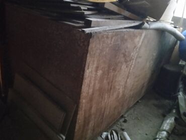 Бочки: Su çəni 2 tondur sadəcə ən üst hissəsində qapağında problem var