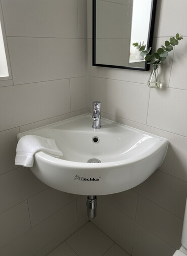 пьедесталом раковина с: Раковина для ванной, Угловая форма, Материал: Керамика