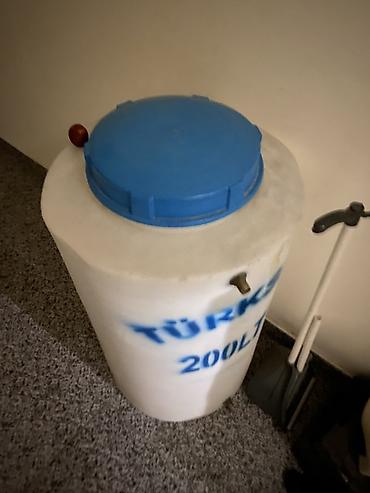 nerj cənlər: Plastik su/kimyəvi maye çəni – 200 litr - Həcm: 200 L (korpus — 1