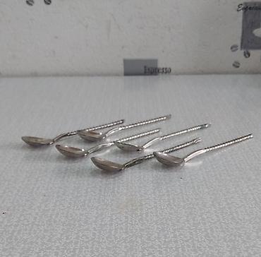 qab qaşıqlar: Sovet istehsalı olan 6 ədəd metal qaşıq dəsti satılır. Materiali — 5
