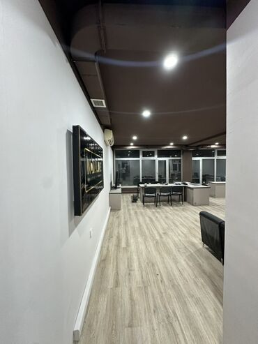 LIFAN: Kirayəlik məkan – açıq planlı iş sahəsi - Geniş, açıq planlı zal -