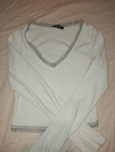 Duksevi: Dva komada dukseva/duks majica sa printom: 1) Crna dukserica s — 15