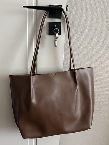 Şokolad-qəhvəyi rəngdə geniş tutumlu tote çanta - Material: hamar