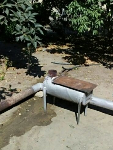 Boçkalar və çəlləklər: Hem qaz hem odun peci bacasi zadi ile birlikde iri pecdi qalin