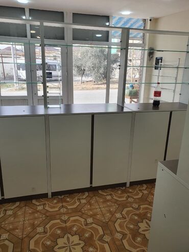 Mağazalar: 90kvlıq obyekt. Qeyri yaşayış çıxarışı var. Bütün kommunal sistemlə — 13