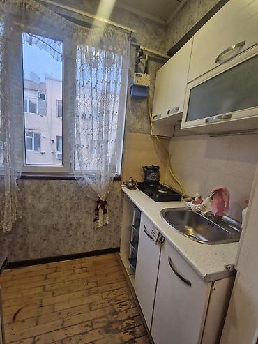 bir otaql: 1 otaqlı mənzil ikiye duzelme .11 mertebenin 10 cu mertebesi. mekteb — 5
