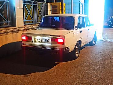 gaz 21 ehtiyyat: VAZ 2107, ağ rəng, sedan kuzov. Arxa ötürücülü klassik model. Mexaniki — 1