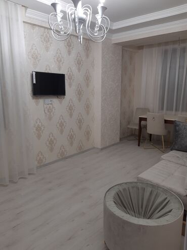 Uzunmüddətli kirayə mənzillər: İcarəyə təklif olunan tam təmirli, zövqlü interyerli 1 otaqlı studio — 13