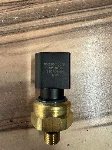 mini jack: Датчик давления топлива (топливной рампы) с разъёмом на 3 контакта. - — 1