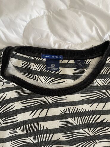 new yorker sortsevi: Bluza scoth soda xl, kao L
Cena 2500din