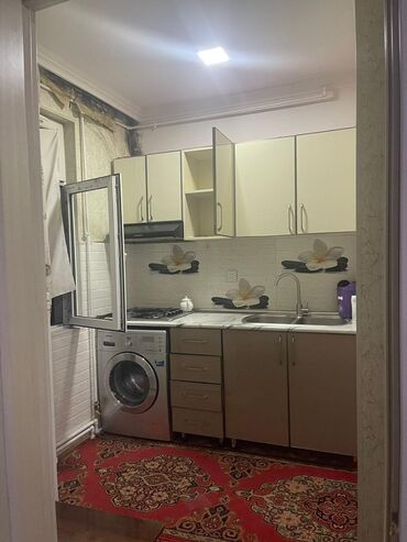 Kirayə verilən mənzil Bakının mərkəzində, tam təmirli və bütün zəruri