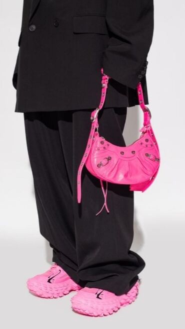 сумка жен: Срочно продаю брендовую сумку Баленсиага оригинал бу в отличном
