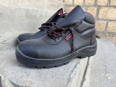 Botinkalar: Məhsul: İşçi qoruyucu ayaqqabısı - Rəng: Qara, qırmızı tikiş və