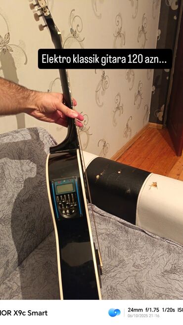 gitara yolana: Elektro klassik gitara 120 azn hecbir problem yoxdu simleri kohnedir