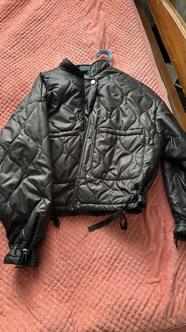 осений куртка: Куртка осенний весенний очен легкая удобная почти новая за 2500р