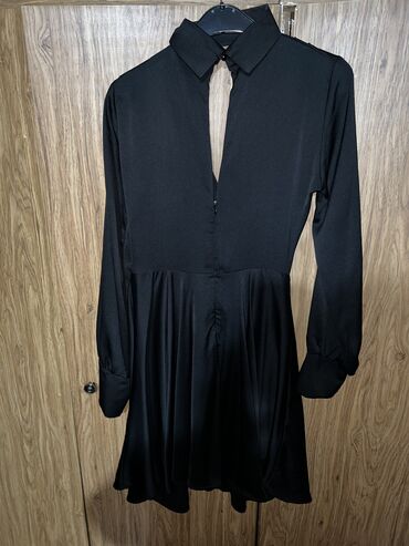 Köynək və bluzalar: Koftalar və Şalvarlar 36-38 (S/M)razmer, hər biri 5 manat Ünvan: 8-ci — 5