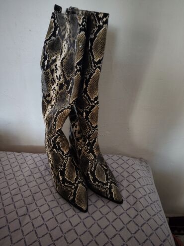 зимний обув мужской: Женские высокие сапоги с принтом под змею - Материал верха: чистая