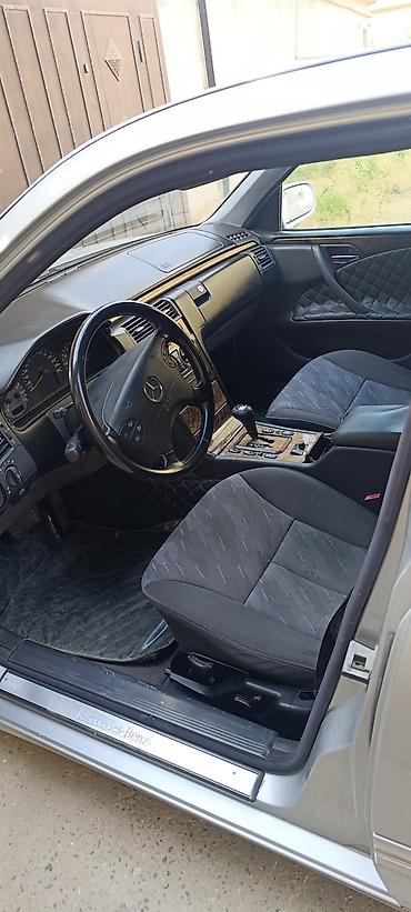 mercedes 180 b: Mercedes-Benz E-Class: 2.4 l | 1999 il Sedan — 4