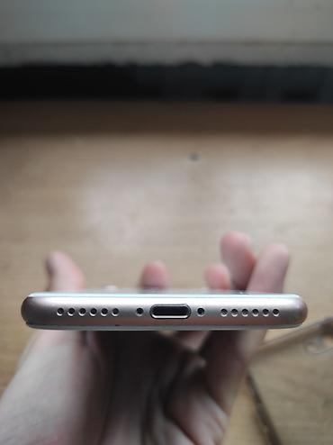 Apple iPhone: IPhone 8, Б/у, 64 ГБ, Белый, Чехол, 72 % — 6