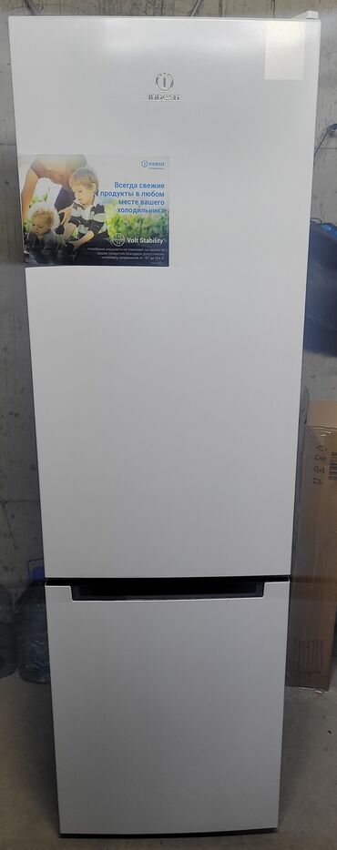 холодильники indesit: Холодильник Indesit, Б/у, Двухкамерный, De frost (капельный), 60 * 200 * 60