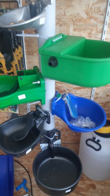 Qidalandırıcılar: Yem qabı, Su üçün, Heyvanlar üçün, Rayonlara çatdırılma, Ödənişli çatdırılma, Ünvandan götürmə — 3