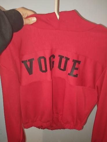 Duksevi: Dva komada dukseva/duks majica sa printom: 1) Crna dukserica s — 10