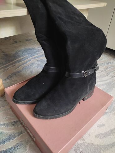 обувь белая: Сапоги, 36, цвет - Черный, Loro Piana