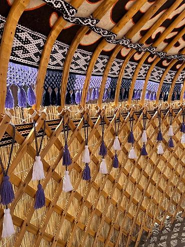 Изготовление юрт: Традиционная юрта с прочным деревянным каркасом и войлочным покрытием — 8