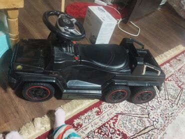 игрушечная машина на пульте управления: Детская каталка-машинка 6x6 с рулём и подсветкой - Стильный