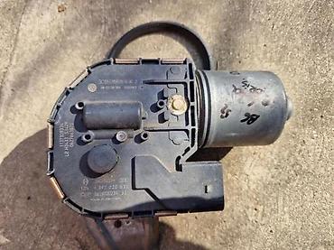relej: PASAT B6 MOTOR PREDNJEG BRISAČA | Pasat B6 motor prednjeg brisača — 1