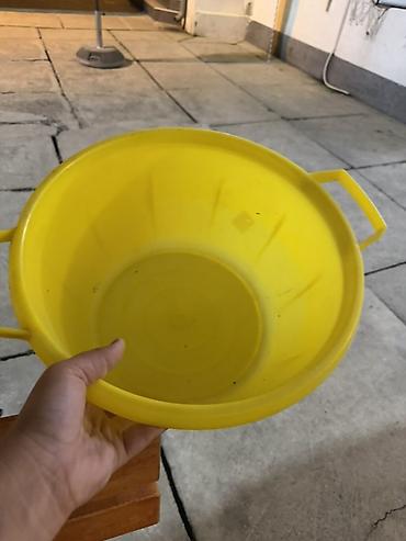 posude za brasno: Velika žuta plastična vangla/ledo posuda sa dve bočne ručke. - — 2