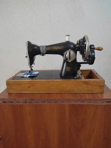 куплю старые швейные машинки: Швейная машина Механическая, Ручной