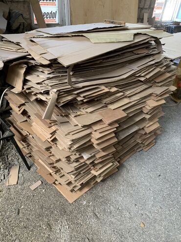 Konteynerlər: Karton Qutu Ölcü Eni 40sm Hündürlük 50sm Uzunu 60sm. Qiyməti 1əd 4azn — 11