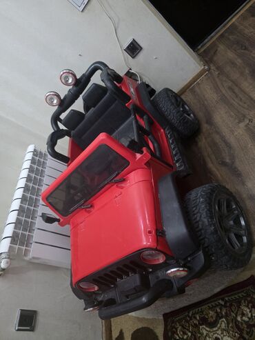 детские машинки на педалях: Uşaq üçün elektrikli “off-road” tipli maşın – qırmızı rəngdə, jeep