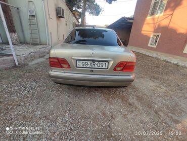 Mercedes-Benz: Mercedes-Benz E-Class: 2 l | 1997 il Sedan — 2