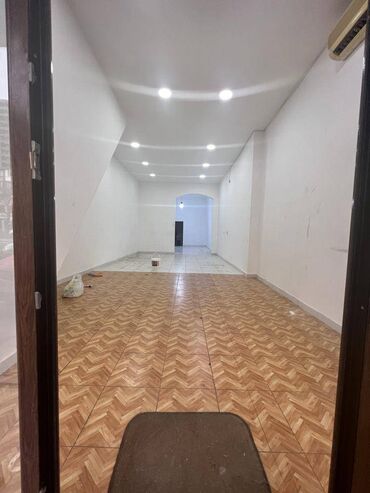 Digər kommersiya daşınmaz əmlakı: Sahəsi 80m2 olan təmirli,təmiz obyekt icarəyə verilir. İçərisində — 6
