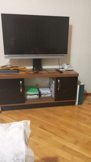 parket qiyməti: Düz TV altlığı, Polkalı, Taxtalı