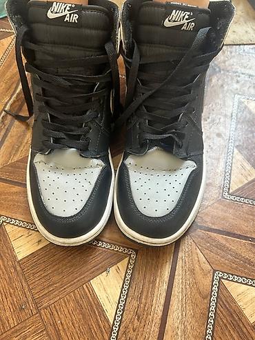 aj1: Nike Air Jordan 1 High, цветовая схема Black/Grey. - Высокие — 2