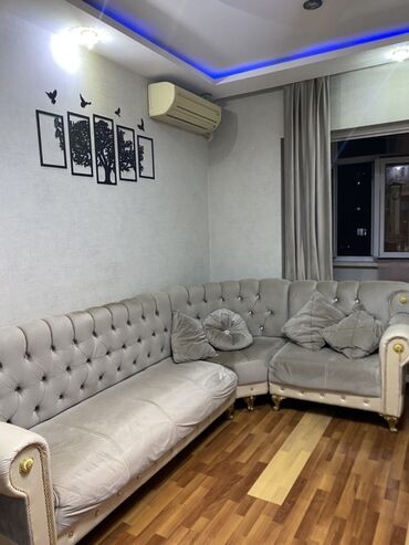 Chery: Künc Divan yaxşı vəziyyətdə. Ölçüsü 2,50x1,50 .Qiyməti 250 azn.Endirim