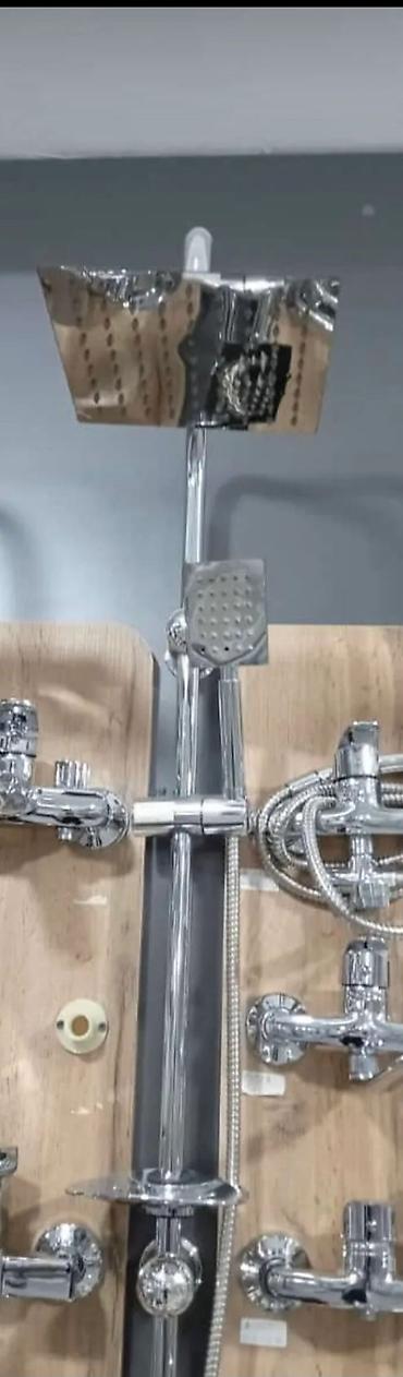 duw: Kvadrat formalı yağmurlama başlığı və əl duşu ilə duş sistemi - — 1