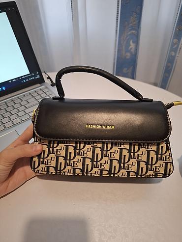 muncuq cantalar: Qadın əl çantası – “FASHION & BAG” yazılı, üstdən tutacaqlı model — 1