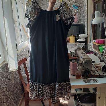 Qadın paltarı – qara rəngdə, şifon fakturalı, rahat və boş kəsim