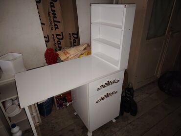 прозрачный стол: Yeni, Makiyaj üçün masa, Güzgüsüz