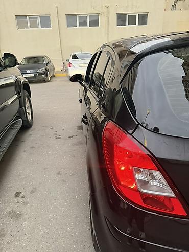 bot kar: Opel Corsa D, hetçbek kuzov, 5 qapı, qara rəng. Əsas xüsusiyyətlər: - — 5