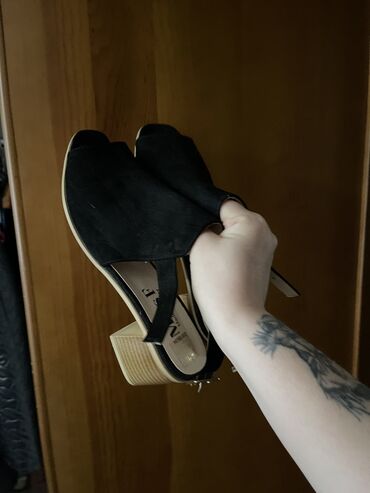 обувь из сша: Замшевые босоножки. устойчивый каблук. размер 39-40. состояние