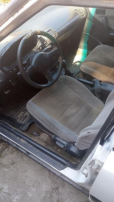 Транспорт: Mazda 323: 1990 г., 1.6 л, Механика, Бензин, Хэтчбэк — 5