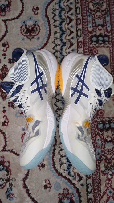 волейбольный красовки: Мужские кроссовки, 42, Asics, Новый, цвет - Белый, Самовывоз